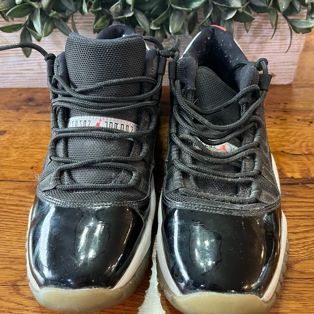 Size 5.5y - Picture 2 of 5